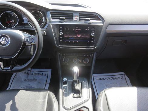 Used 2018 Volkswagen Tiguan SE FWD image 16