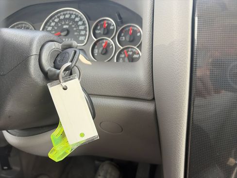 Used 2008 GMC Envoy SLE RWD image 22