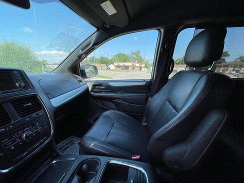 Used 2019 Dodge Grand Caravan GT image 12