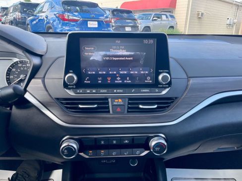 Used 2024 Nissan Altima 2.5 SV image 15