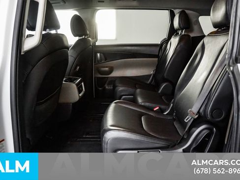 Used 2025 Kia Carnival FWD image 17