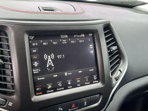 Used 2022 Jeep Cherokee Trailhawk w/ Sun, Sound & Nav Group image 17