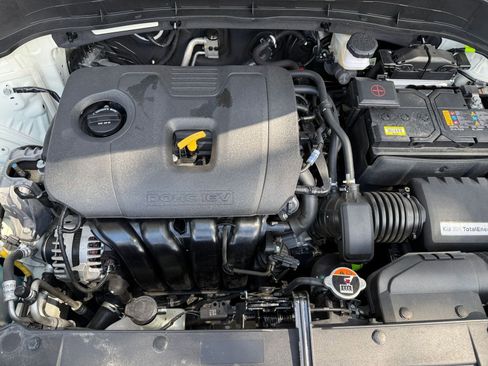 Used 2025 Kia Soul LX w/ LX Technology Package FWD image 29
