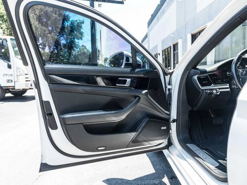Used 2018 Porsche Panamera 4 AWD/4WD image 19