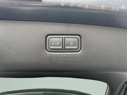 Used 2026 Genesis GV70 2.5T Select image 16