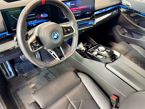 Used 2025 BMW i5 M60 w/ Premium Package image 9