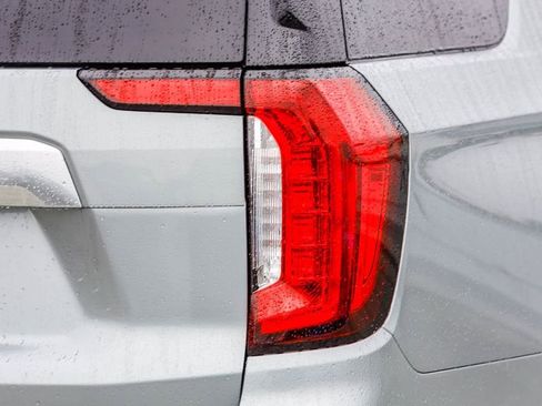 Used 2024 GMC Yukon Denali image 9