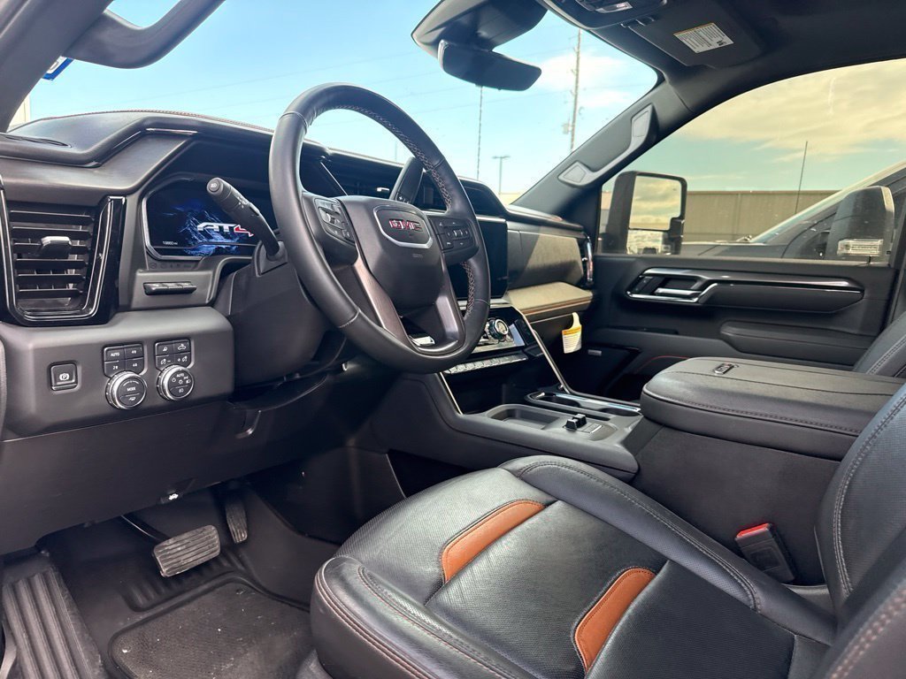 Used 2025 GMC Sierra 2500 AT4 w/ AT4 Premium Plus Package AWD/4WD image 8
