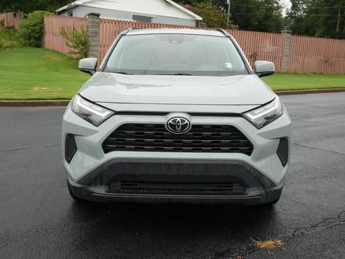 Used 2022 Toyota RAV4 XLE FWD image 2