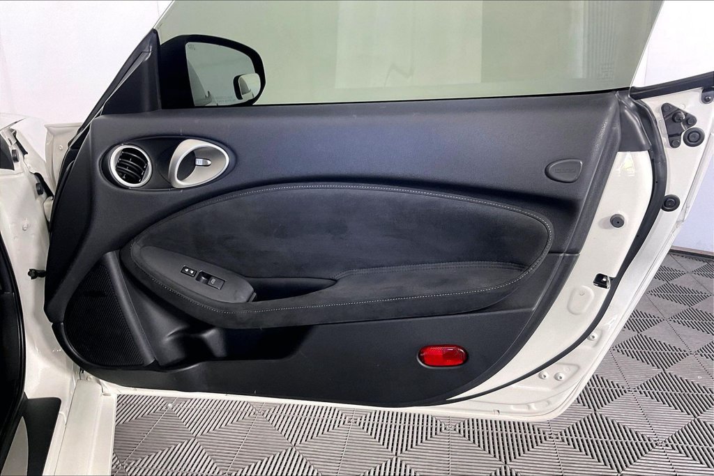 Used 2018 Nissan 370Z Touring RWD image 21