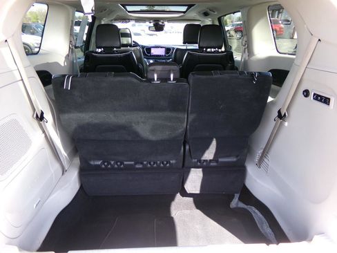 Used 2022 Chrysler Pacifica Limited FWD image 52