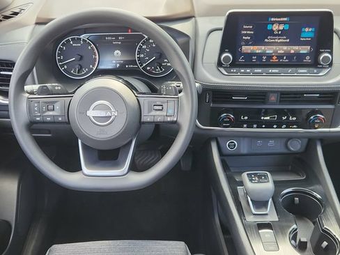 Used 2023 Nissan Rogue SV FWD image 25