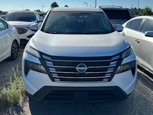 Used 2024 Nissan Rogue SV FWD image 3