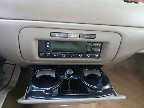 Used 1999 Lincoln Town Car Executive RWD image 14