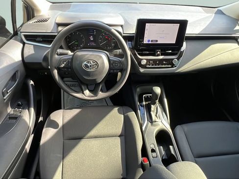 Used 2025 Toyota Corolla LE FWD image 11