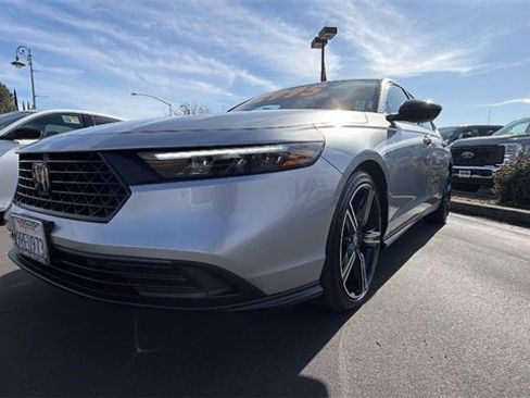 Used 2025 Honda Accord Sport image 9