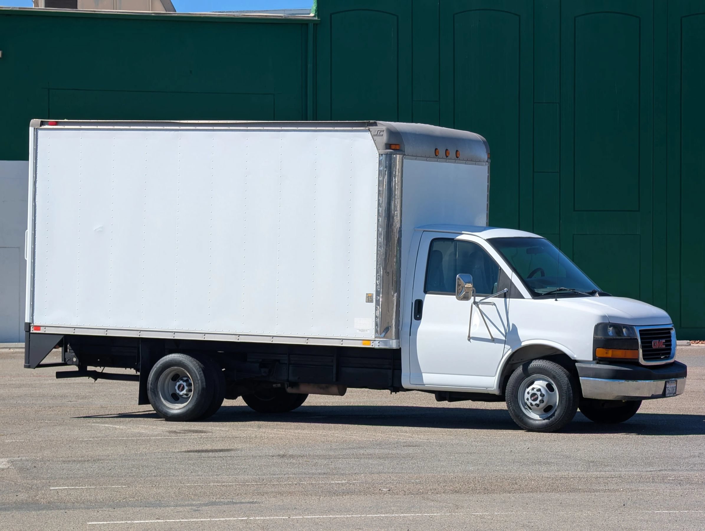 Used 2003 GMC Savana 3500 w/ Chrome Appearance Package RWD image 1