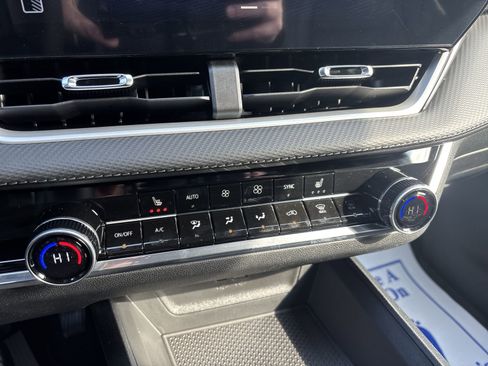 New 2026 Chevrolet Equinox LT w/ Convenience Package II FWD image 21