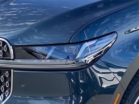 New 2026 Lincoln Navigator Reserve image 4