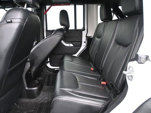 Used 2017 Jeep Wrangler Unlimited Rubicon AWD/4WD image 10