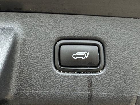 Used 2024 Hyundai Palisade SEL w/ Premium Package image 34