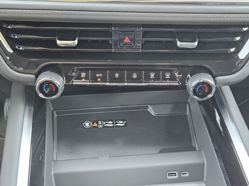 New 2026 Chevrolet Suburban High Country AWD/4WD image 14