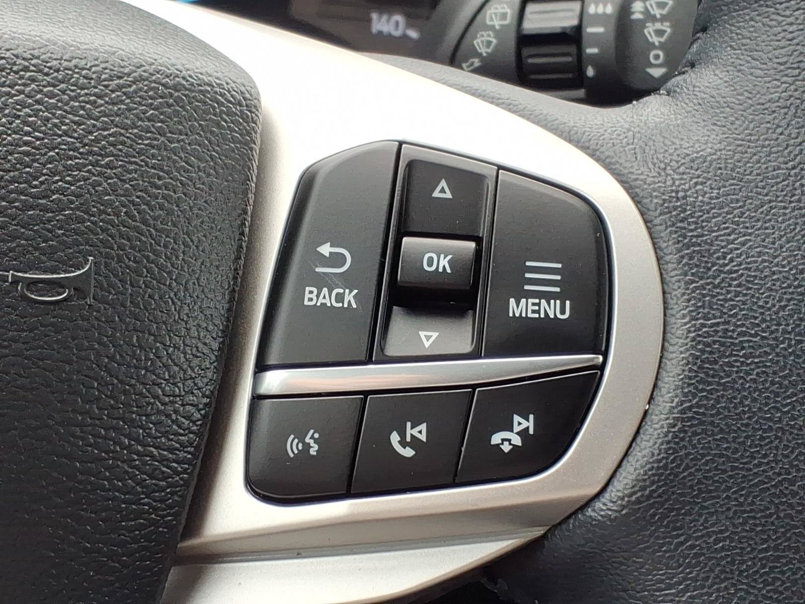 Used 2023 Ford Explorer XLT AWD/4WD image 28