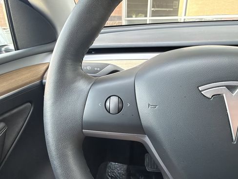 Used 2023 Tesla Model Y Long Range AWD/4WD image 32