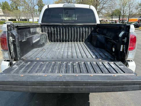 Used 2020 Toyota Tacoma TRD Sport image 15