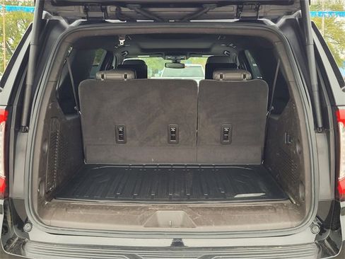 Used 2021 GMC Yukon XL SLT w/ SLT Premium Package image 8