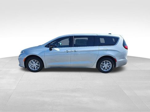 New 2026 Chrysler Pacifica Select image 8