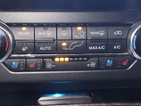 Used 2019 Ford Expedition Limited image 32