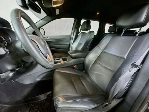 Used 2019 Jeep Grand Cherokee Laredo w/ Laredo X Package image 15