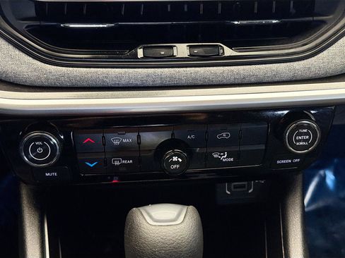 Used 2024 Jeep Compass Sport image 10