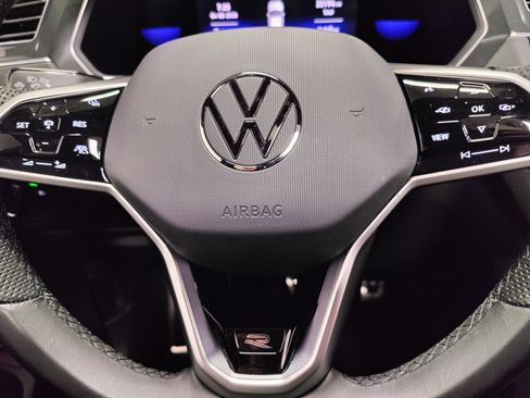 Certified 2022 Volkswagen Tiguan SE R-Line image 29