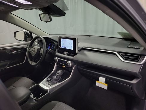 Used 2025 Toyota RAV4 XLE image 26