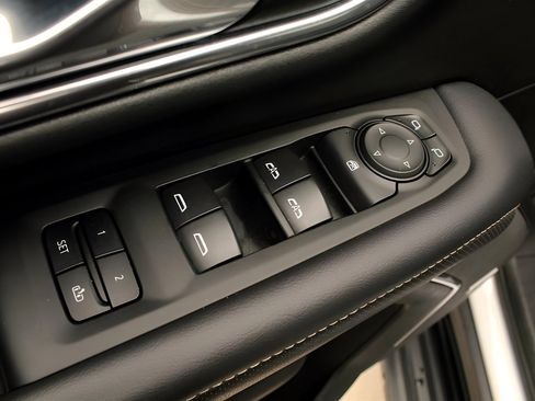 Used 2021 GMC Yukon XL SLT image 11