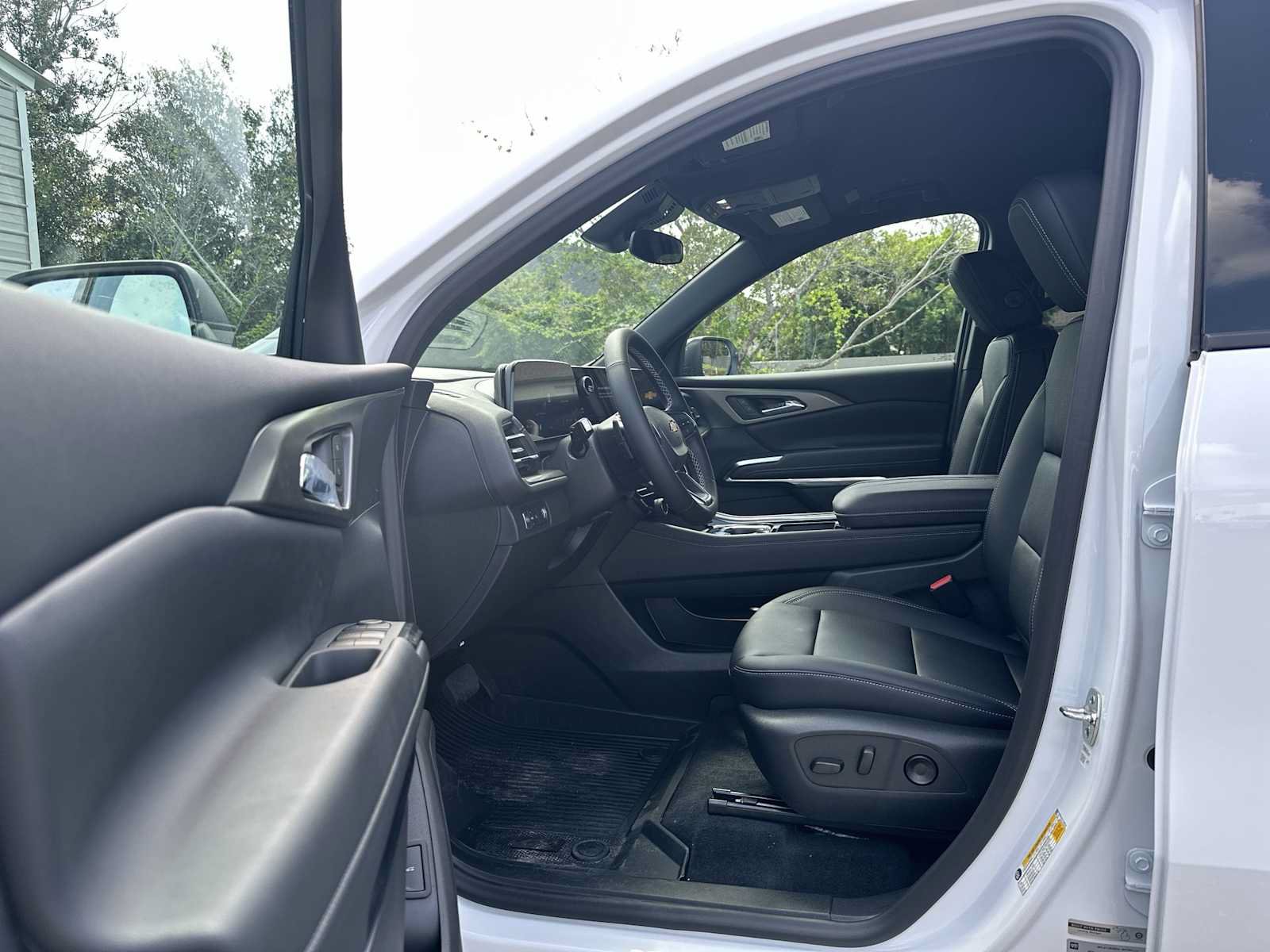 New 2026 Chevrolet Traverse LT w/ LPO, Floor Liner Package FWD image 2
