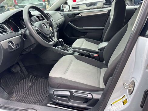 Used 2017 Volkswagen Jetta S w/ Jetta S Cold Weather Package image 6