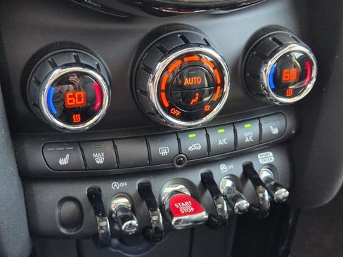 Used 2024 MINI Cooper S w/ Signature Upholstery Package FWD image 19