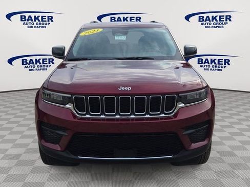 Used 2024 Jeep Grand Cherokee Laredo X image 9