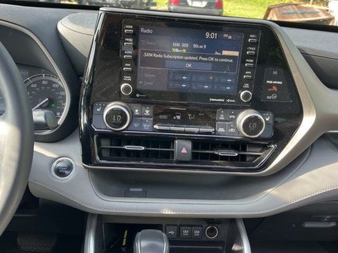 Used 2021 Toyota Highlander XLE FWD image 7