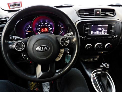 Used 2017 Kia Soul FWD image 16