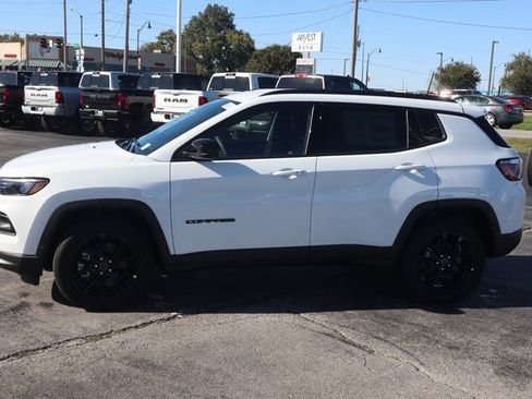 New 2026 Jeep Compass Latitude image 18