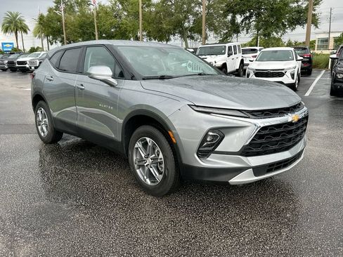 Certified 2025 Chevrolet Blazer LT FWD image 3