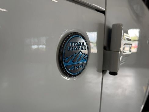 Used 2023 Jeep Wrangler Unlimited w/ Sun & Screen Package image 15