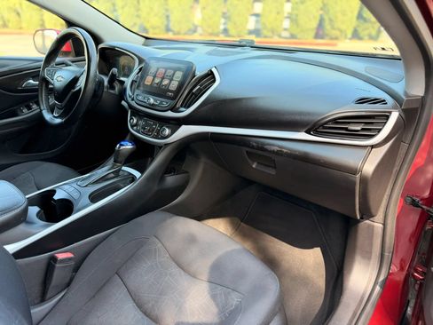 Used 2017 Chevrolet Volt LT w/ Comfort Package FWD image 14
