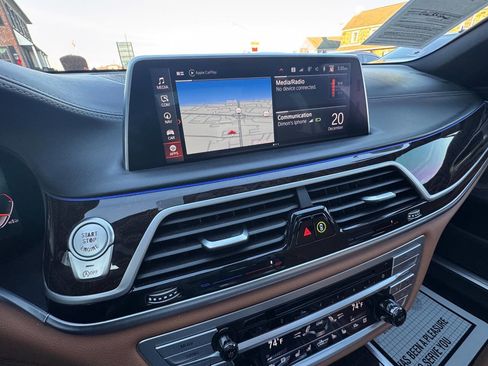 Used 2020 BMW 750i xDrive w/ Autobahn Package image 26