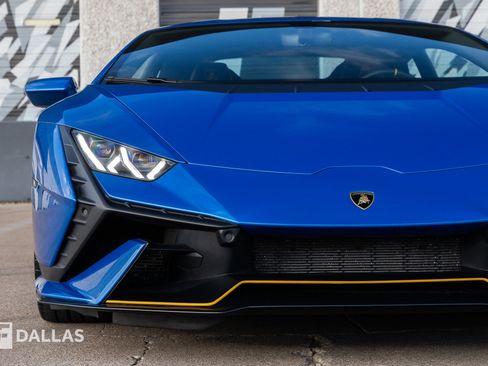Used 2023 Lamborghini Huracan Tecnica image 4