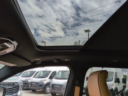 Used 2022 Jeep Grand Cherokee L Summit w/ Advanced Protech Group IV AWD/4WD image 21
